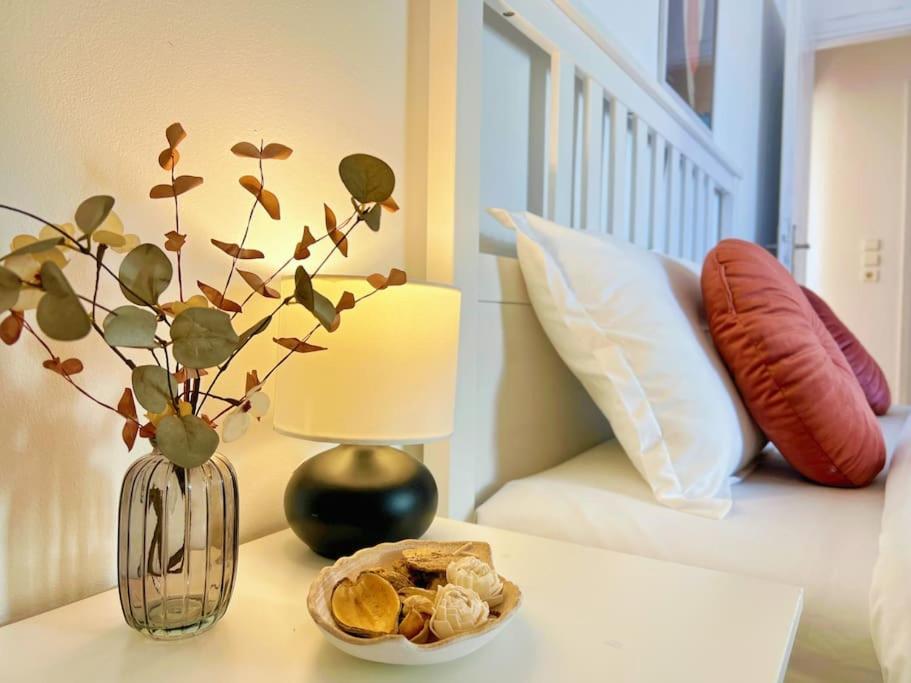 Cozy Fairytal Garden Apartment, Family Friendly, Free Parking, 15 Min To Airport Atena Exterior foto
