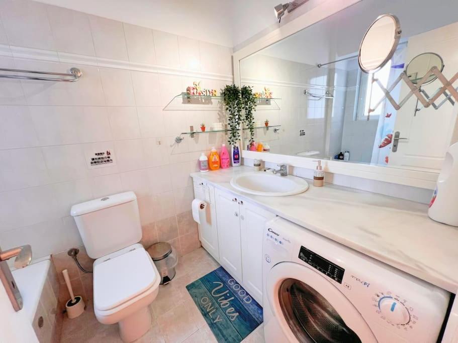 Cozy Fairytal Garden Apartment, Family Friendly, Free Parking, 15 Min To Airport Atena Exterior foto