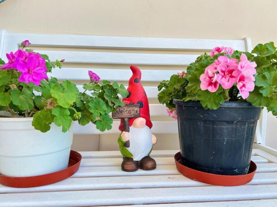 Cozy Fairytal Garden Apartment, Family Friendly, Free Parking, 15 Min To Airport Atena Exterior foto