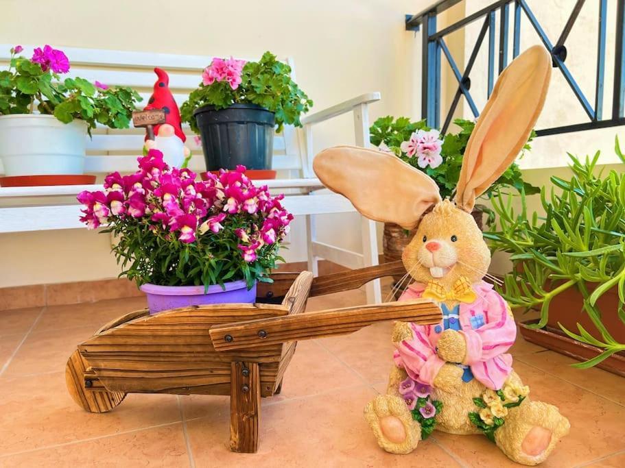 Cozy Fairytal Garden Apartment, Family Friendly, Free Parking, 15 Min To Airport Atena Exterior foto